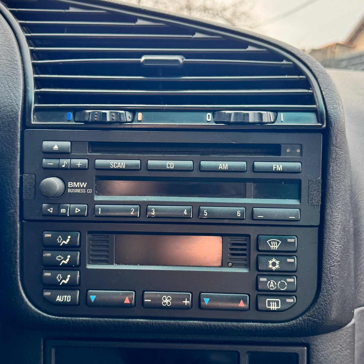 Capace Radio CD43 pentru BMW e36
